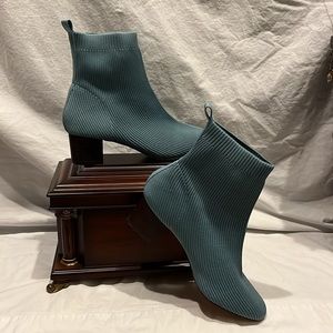 Cushionaire Blue Haze size 9 Mid heel Stretch Fabric Booties